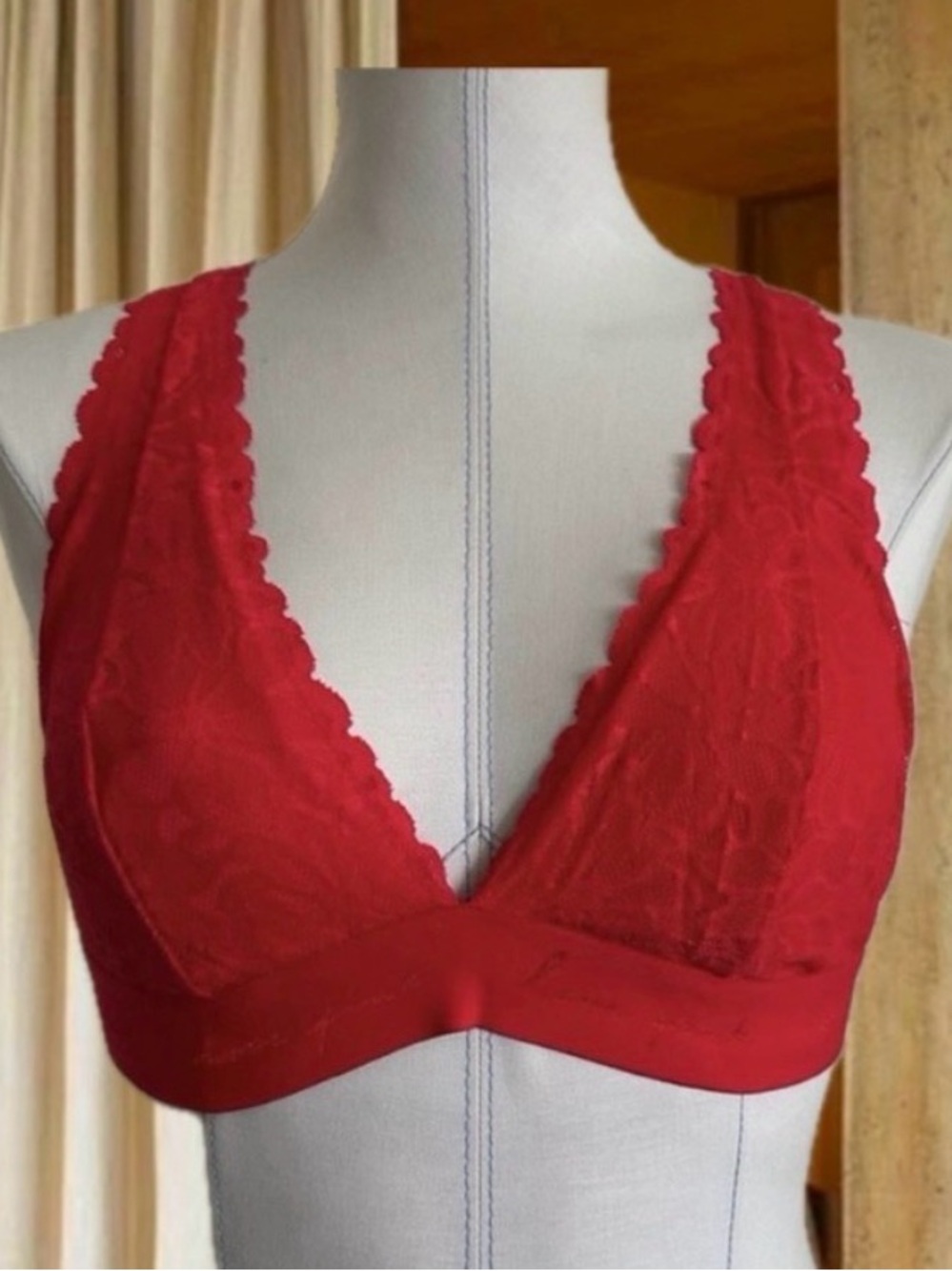 Victoria’s Secret Love PINK Lace Halter Bralette Bra in Red Sz M